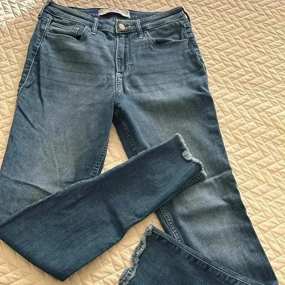 Hollister - Picture 1 of 3